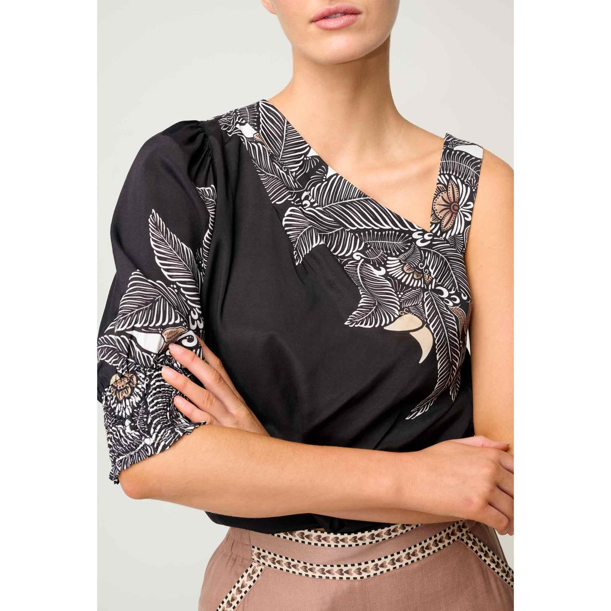 Once Was Tahani One Sleeve Top Faille - Onyx Casablanca  Once Was Pisces Boutique