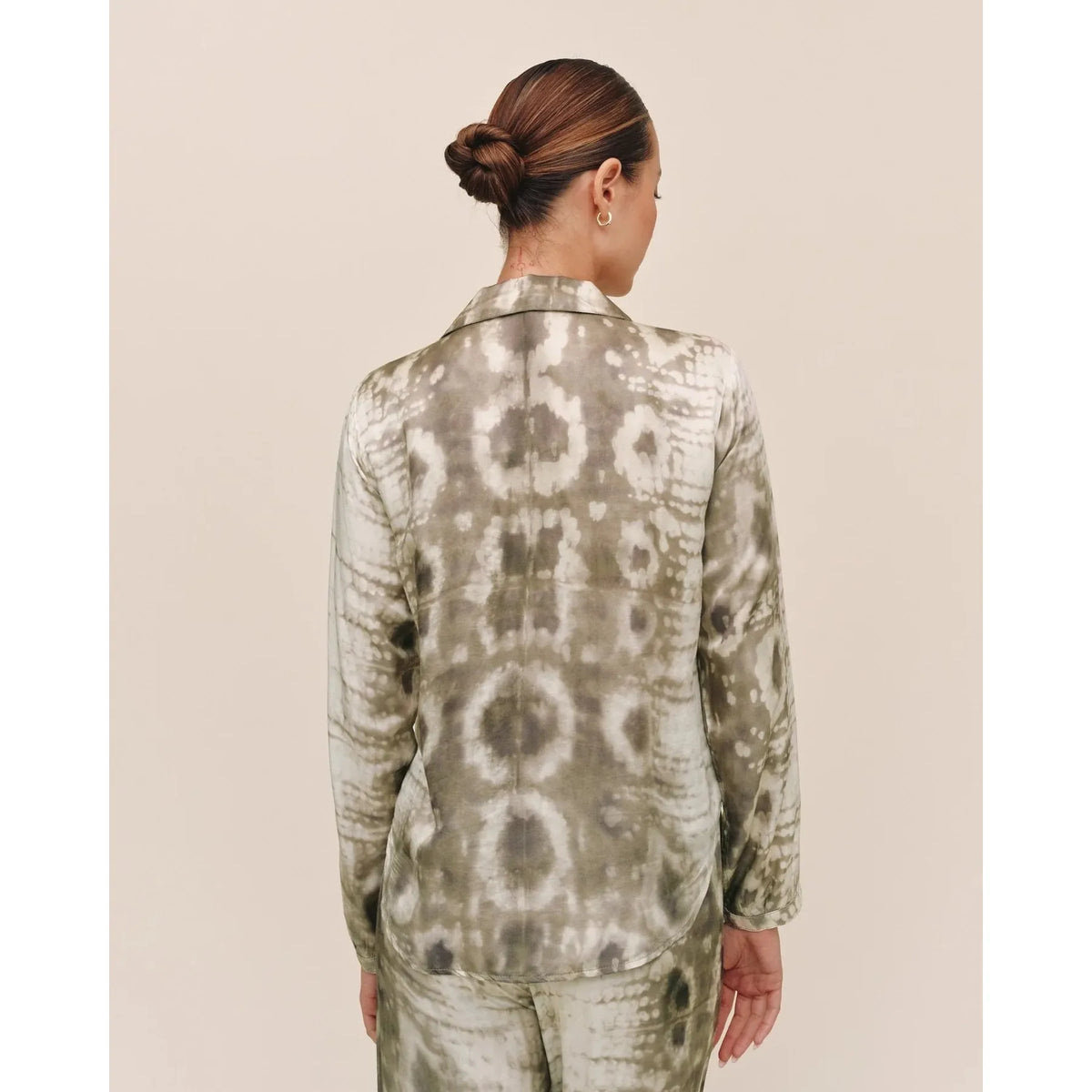 Bella Dahl Hidden Placket Shirt - Serpant Sage Green  Bella Dahl Pisces Boutique