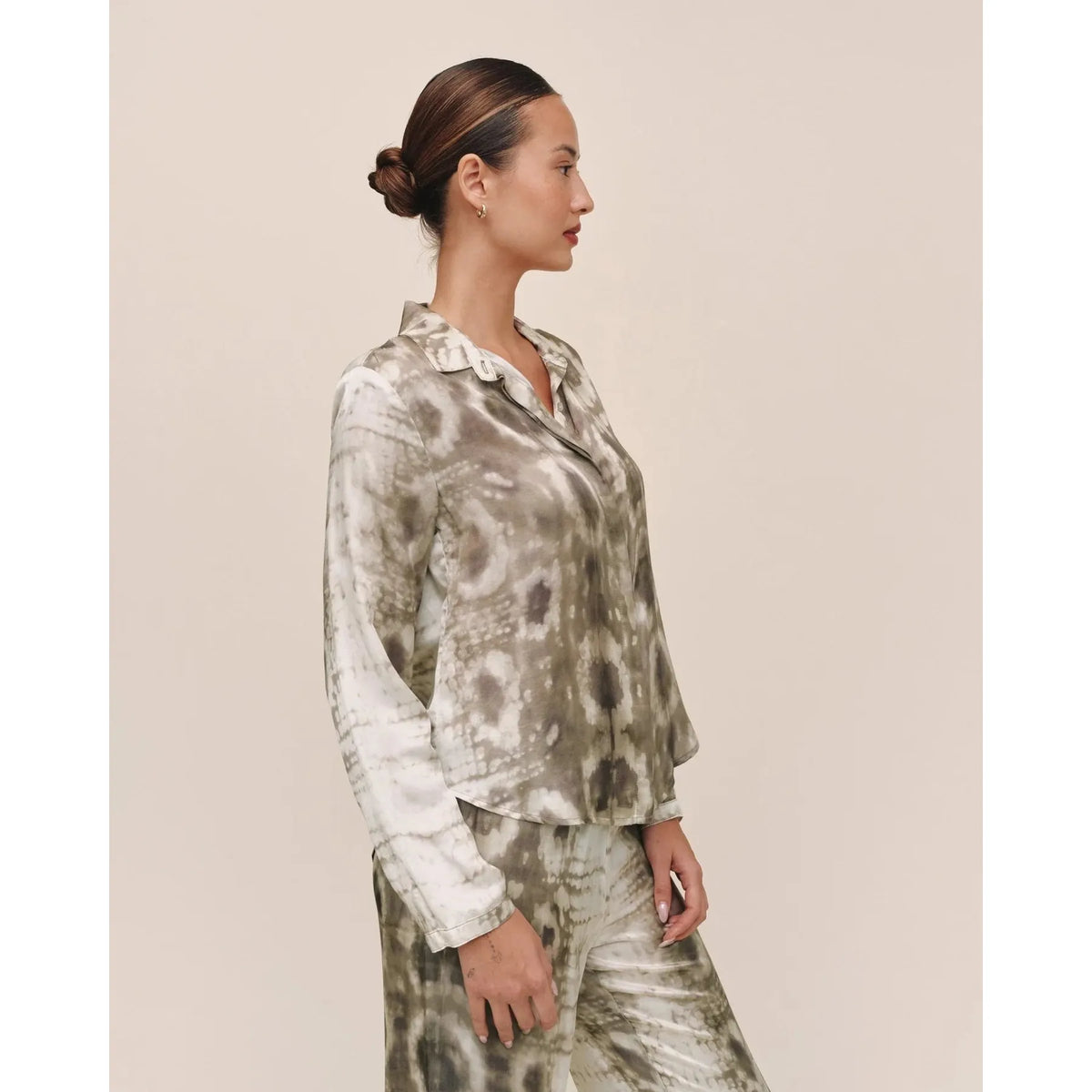 Bella Dahl Hidden Placket Shirt - Serpant Sage Green  Bella Dahl Pisces Boutique