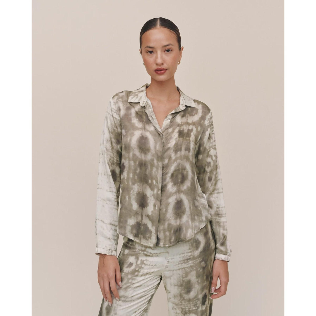 Bella Dahl Hidden Placket Shirt - Serpant Sage Green  Bella Dahl Pisces Boutique